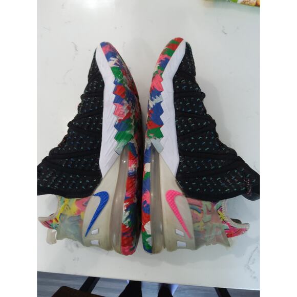 Nike Men's Black and Multicolor Athletic Shoes - Picture 9 of 12